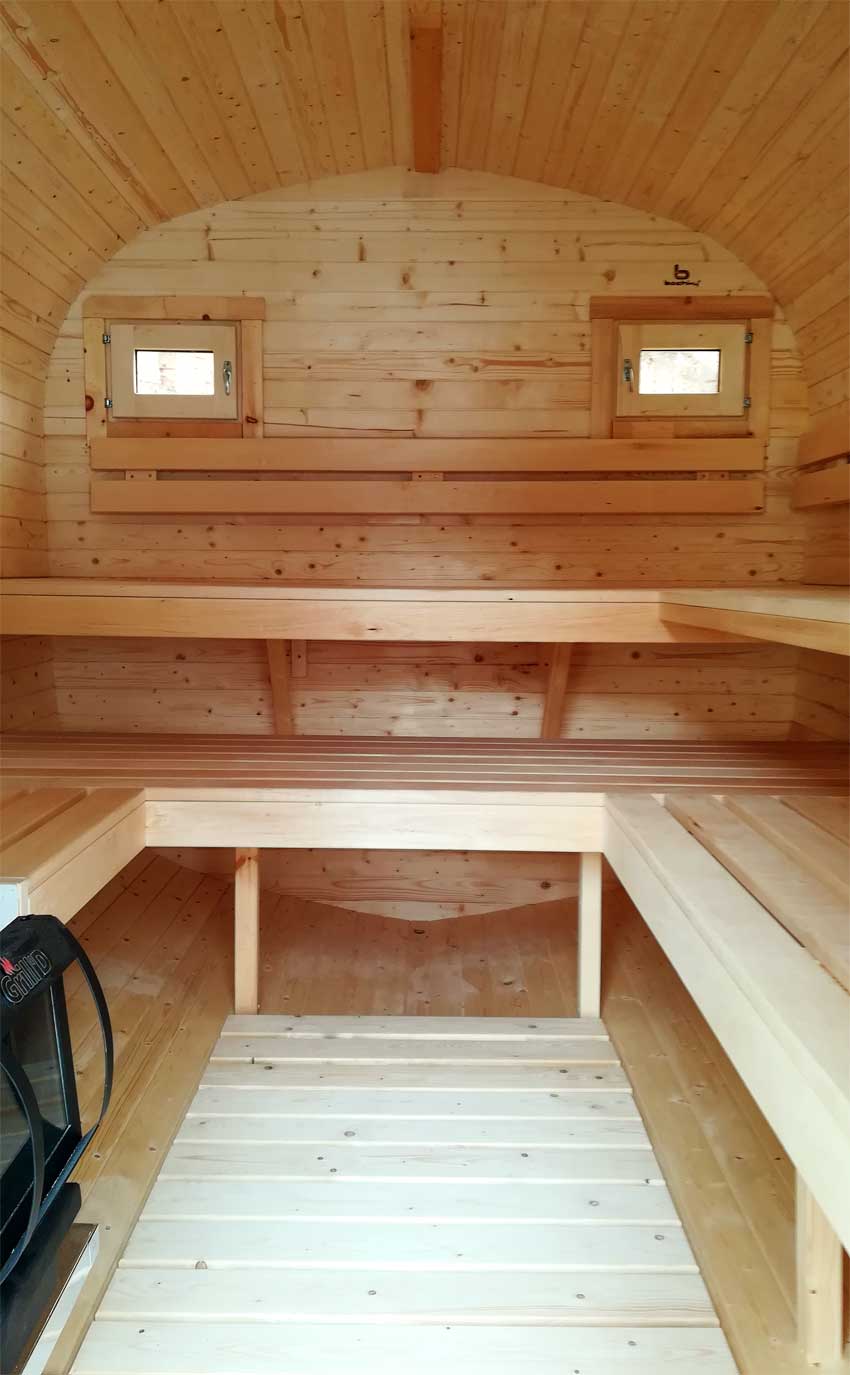 großes Saunafass Innenansicht